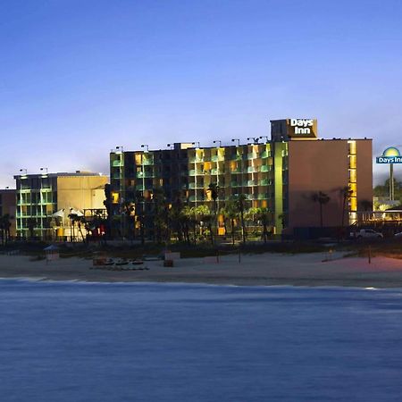 Days Inn By Wyndham Panama City Beach/Ocean Front Bagian luar foto