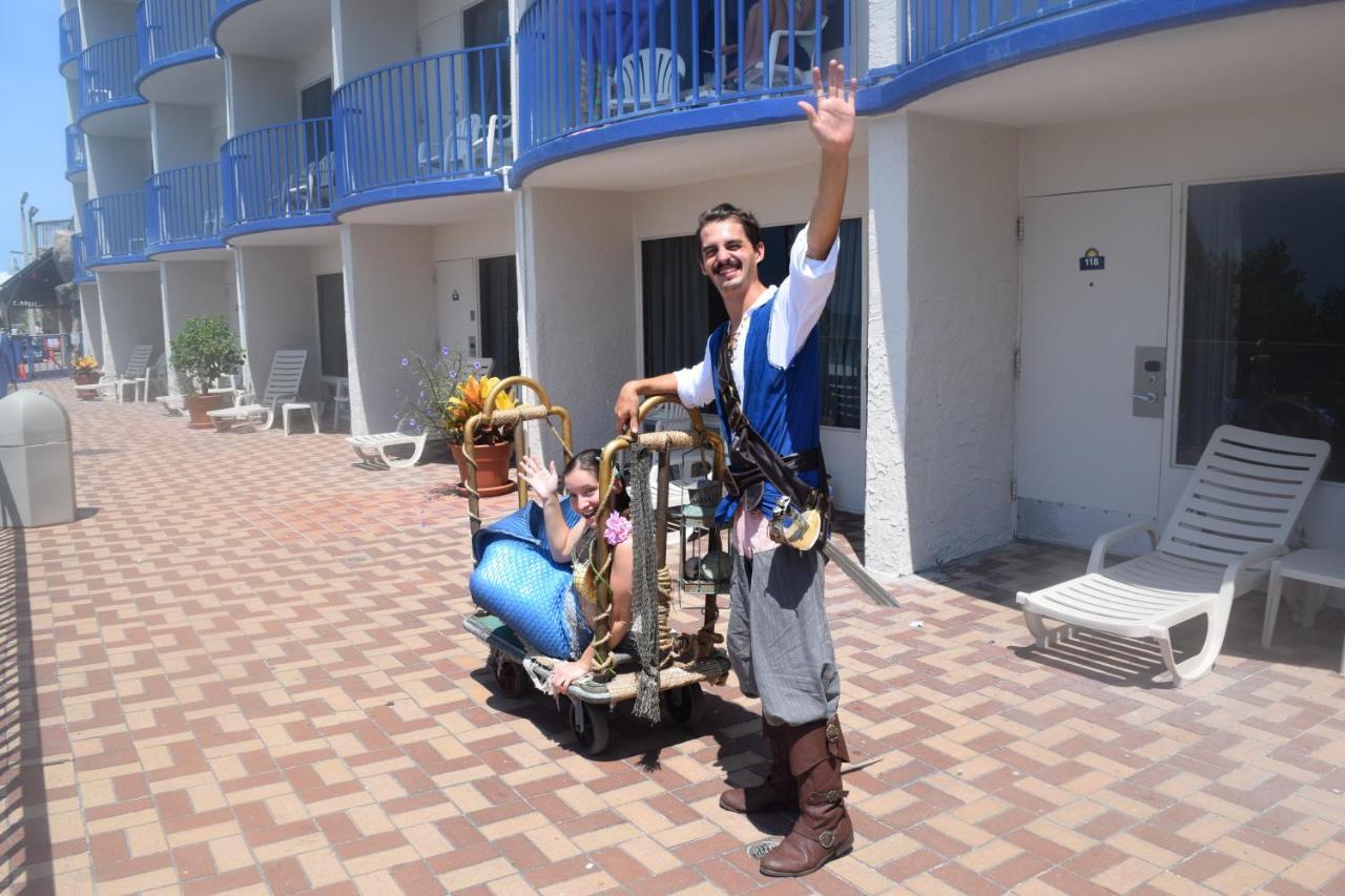 Days Inn By Wyndham Panama City Beach/Ocean Front Bagian luar foto