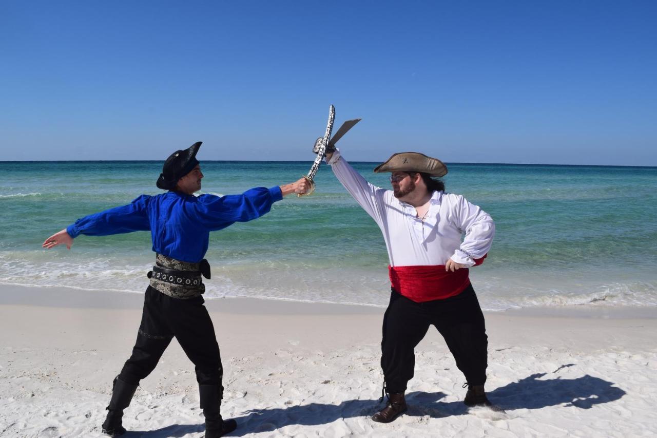 Days Inn By Wyndham Panama City Beach/Ocean Front Bagian luar foto