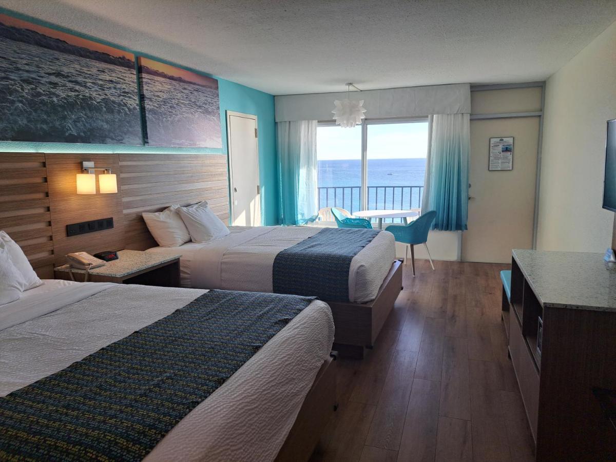 Days Inn By Wyndham Panama City Beach/Ocean Front Bagian luar foto