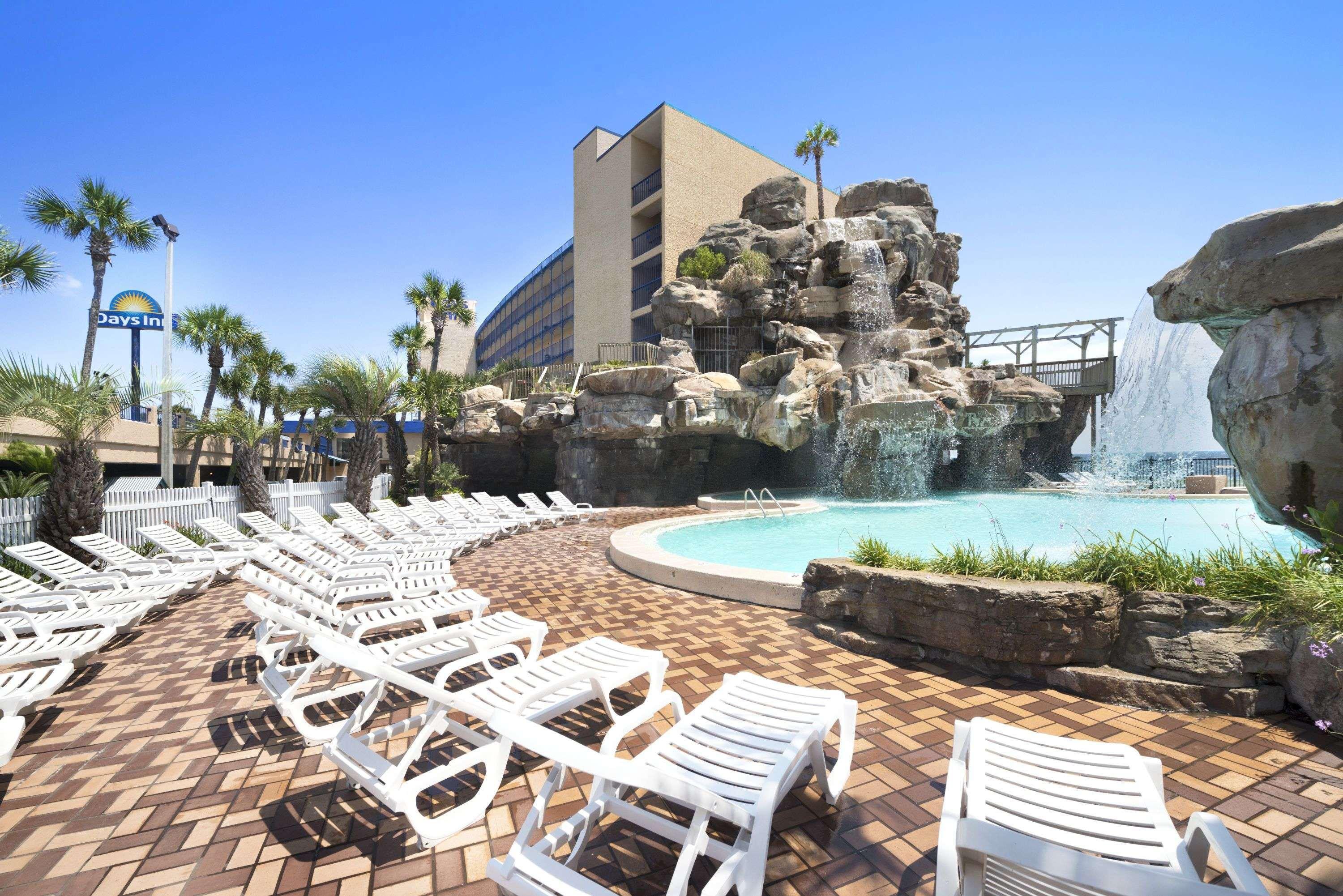 Days Inn By Wyndham Panama City Beach/Ocean Front Bagian luar foto