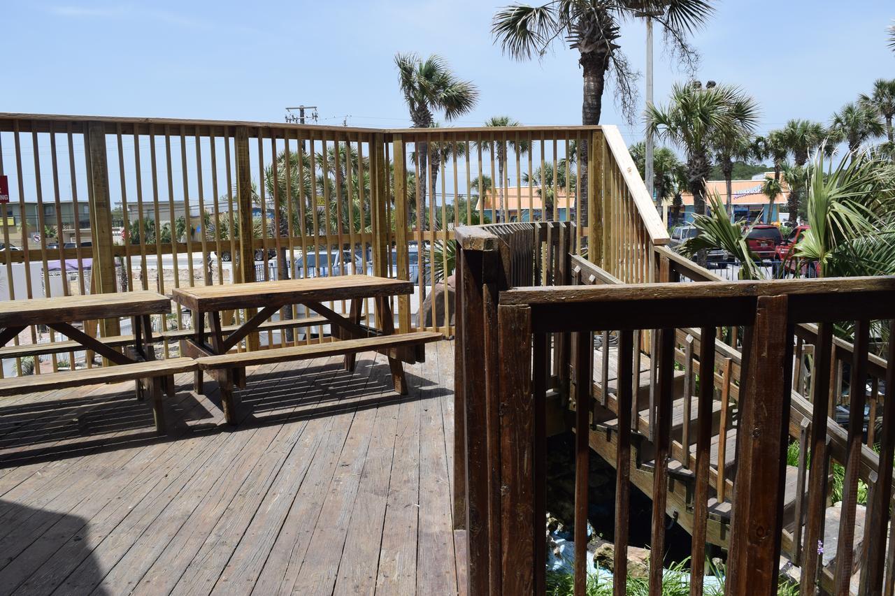 Days Inn By Wyndham Panama City Beach/Ocean Front Bagian luar foto