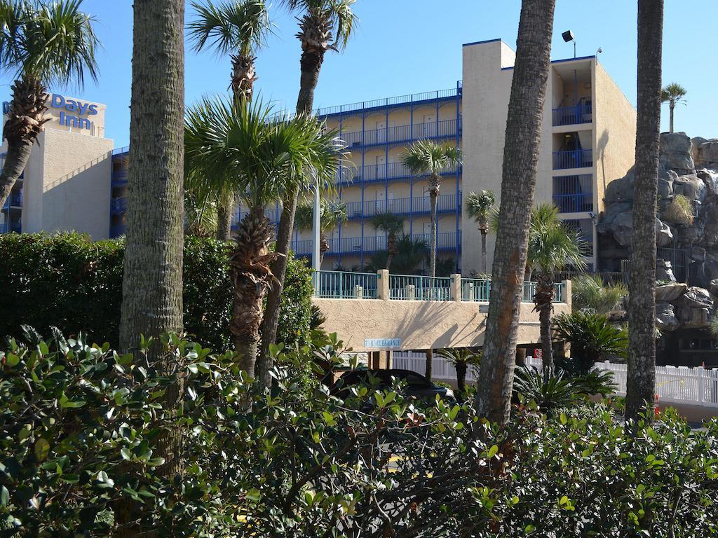 Days Inn By Wyndham Panama City Beach/Ocean Front Bagian luar foto