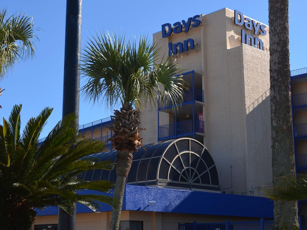 Days Inn By Wyndham Panama City Beach/Ocean Front Bagian luar foto