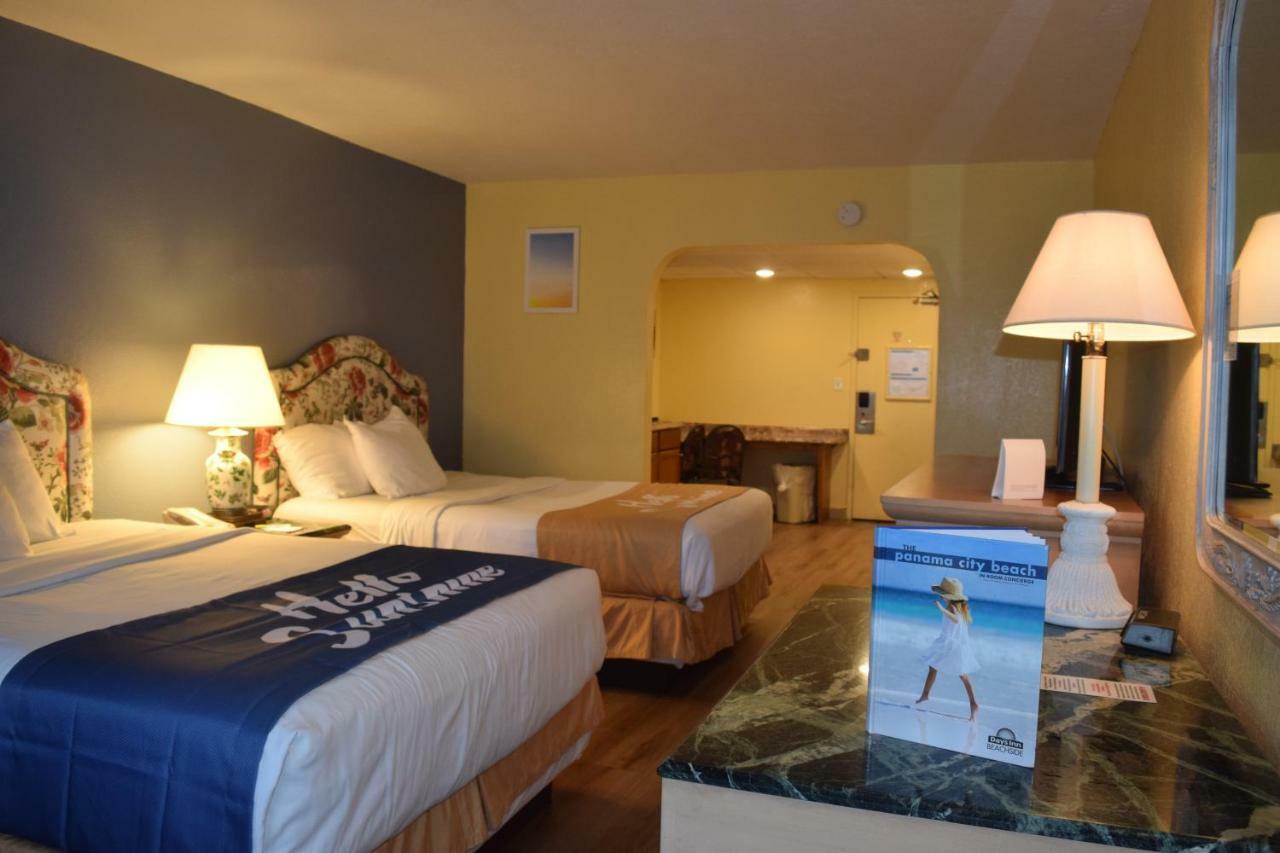 Days Inn By Wyndham Panama City Beach/Ocean Front Bagian luar foto
