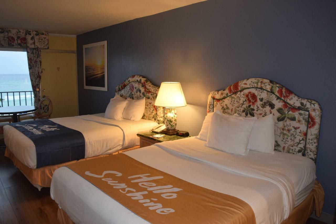 Days Inn By Wyndham Panama City Beach/Ocean Front Bagian luar foto
