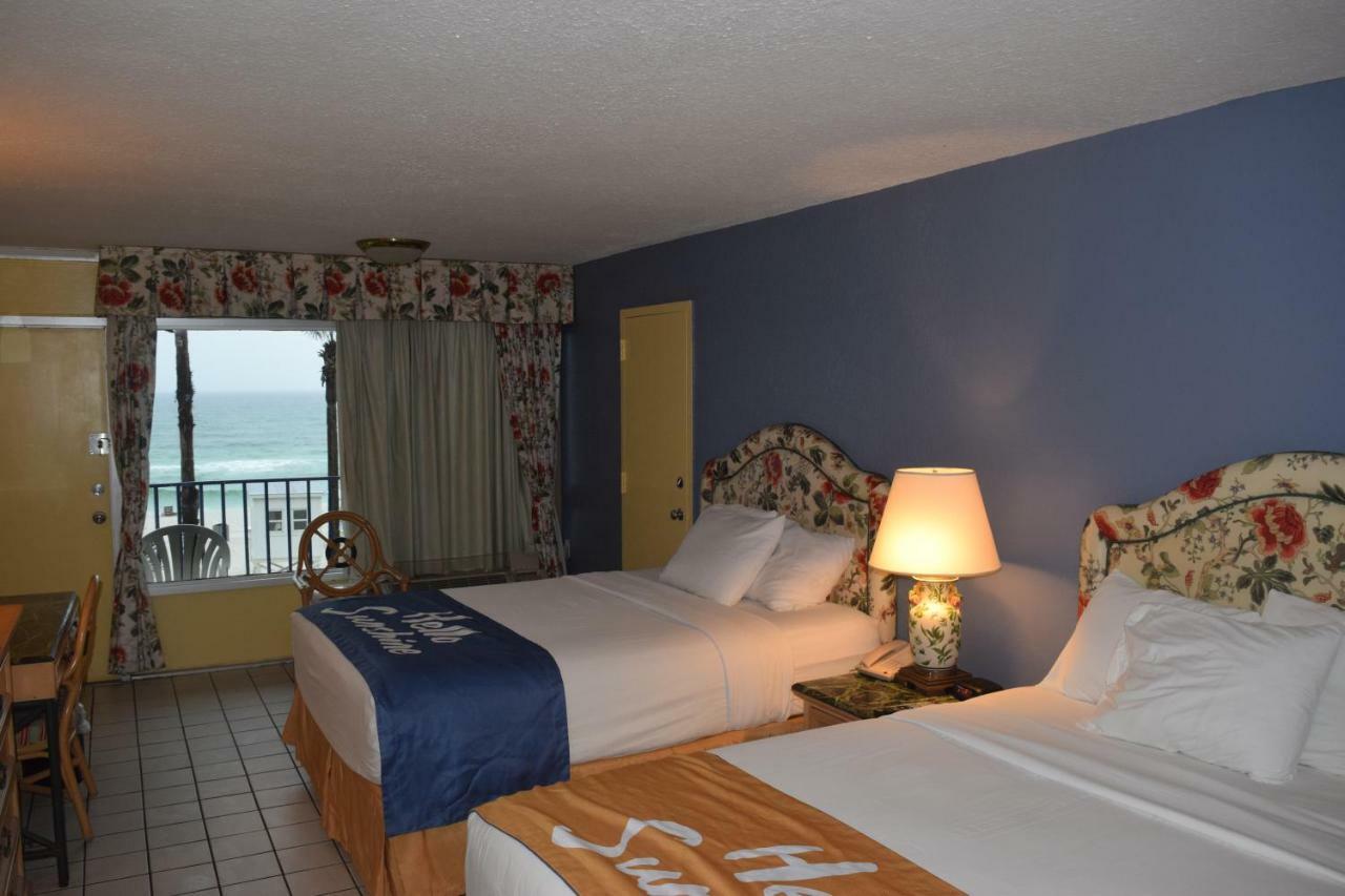 Days Inn By Wyndham Panama City Beach/Ocean Front Bagian luar foto